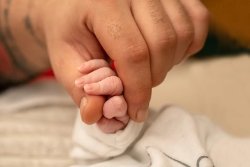 Раждаемостта в Гърция се срива: В някои области спадът вече минава 50%