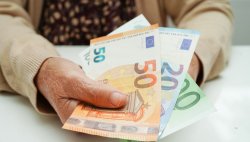 Бум на пенсиите със стаж в чужбина: Над 83 000 души вече взимат пари през НОИ