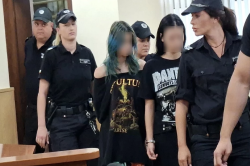 Съдът остави 16-годишната Виктория в ареста за убийството на Младежкия хълм