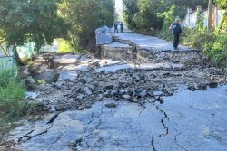 Втори ден бедствено положение: Свлачище заплашва домове във варненски квартал