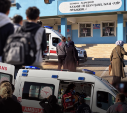 Кървав инцидент в училище в Истанбул: ученичка нападна с нож свои връстнички