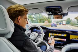 ADAC тества гласовите асистенти в 40 коли: BMW блести, а Suzuki се провали