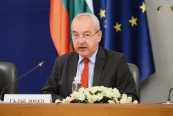 Донев за домашната ракия: Контролът е срещу търговията, не срещу хората