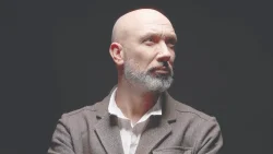 Захари Бахаров: Случайна роля го вкарва в НАТФИЗ, а корените му водят към Анадола