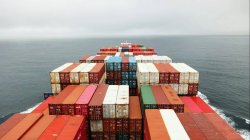Контейнеровоз потъна край Ормузкия проток след удар със снаряд