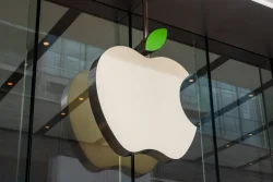 Apple затвори над 5 трилиона долара: Исторически рекорд и тежък тест за новия CEO