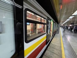 Пътник скочи на релсите на &bdquo;Александър Малинов&ldquo;: Метрото по линия 1 беше забавено