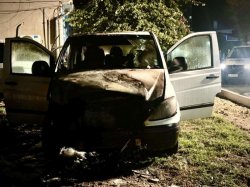 Палеж пред офиса на ДПС в Търговище: подпалиха два служебни автомобила
