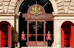 Протест пред президентството с искане за по-силна отбрана