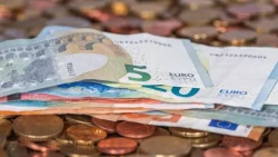 Евростат: България излиза от фискалната рамка с дефицит 4% и скок на дълга