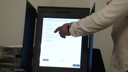 Внимавайте с машинния вот: Най-честата грешка е картата да не влезе докрай в слота