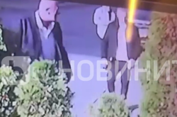 Ужасяващи кадри от убийството на Слави Бинев! Удар в главата, изстрел и бягство за 16 секунди (ВИДЕО)