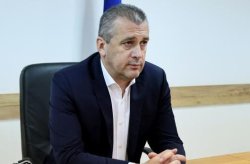 Български кораби блокирани в Унгария: Министър Пеев поиска плавателни коридори по Дунав