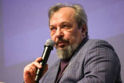 Петролът остава скъп поне до края на лятото: &bdquo;логистичен възел&ldquo; в Ормуз блокира над 800 кораба