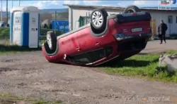 Скандал в Костинброд: обърнаха по таван колата на футболните съдии след мач