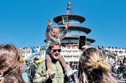 Китай отваря вратите: 30 дни без виза, &bdquo;граница за минута&ldquo; и данъци обратно още в магазина