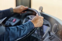 Дядо на 75 открадна автобус в Свищов, полицията го спря край Царевец