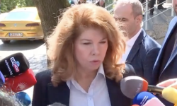 Илияна Йотова, след като гласува: &bdquo;Безвремието се отрази на най-уязвимите хора&ldquo;