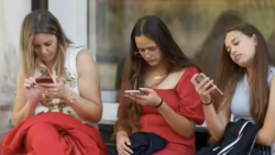 Гърция затяга режима за социалните мрежи: масова проверка на възрастта и блокиране на профили от 2027 г.