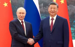 Путин напусна Пекин след 11 часа разговори и демонстрация на близост със Си (ВИДЕО)