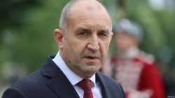 От президент до премиер: Защо случаят &bdquo;Радев&ldquo; няма аналог