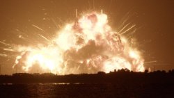 (ВИДЕО) Ракетата „Ню Глен“ на Джеф Безос избухна по време на тест за запалване