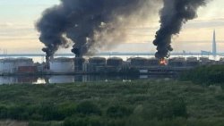 Украйна удари стратегически нефтен обект край Санкт Петербург, Москва съобщава за десетки свалени дронове
