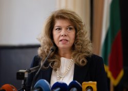 Йотова: България няма излишни оръжия за Украйна
