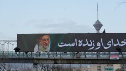 Техеран затваря за три дни: Иран обяви мащабен траур за погребението на Али Хаменей