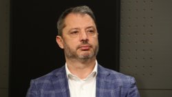 Делян Добрев се оттегля от активната политика и призова за повече място за младите