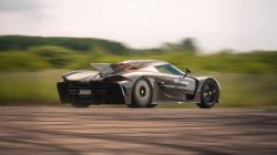 (ВИДЕО) Koenigsegg Jesko Absolut мина 300 км/ч от място за четвърт миля и влезе в историята