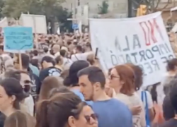 (ВИДЕО) Протест в Майорка срещу масовия туризъм: &bdquo;По-малко туристи, повече живот&ldquo;