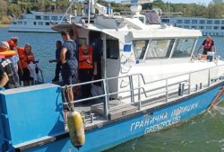 Круизен кораб с 238 души заседна в Дунав край Видин, започна евакуация на пътниците