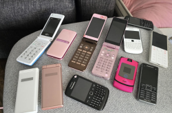 "Dumbphones" се завръщат: Все повече българи заменят смартфона с устройство с копчета