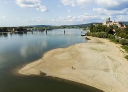 Дунав пада до рекордно ниски нива: АЕЦ &bdquo;Козлодуй&ldquo; влиза в необичаен режим, а енергийният баланс става все по-крехък