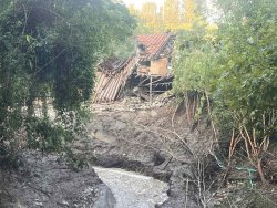 Бедствено положение в Струмяни след тежка буря, евакуирани са 7 души