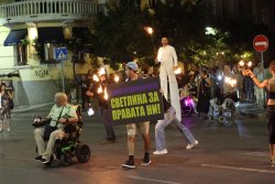 Хора с увреждания излязоха на нощно шествие в София с призив за достъпна среда (СНИМКИ)