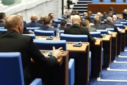 Депутатите се върнаха от ваканция: ПВУ, ВСС и бюджет 2027 чакат парламента