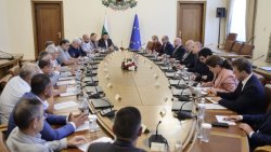 Радев с твърда позиция за въглищата: България няма да се отказва от ТЕЦ-овете и базовата енергия
